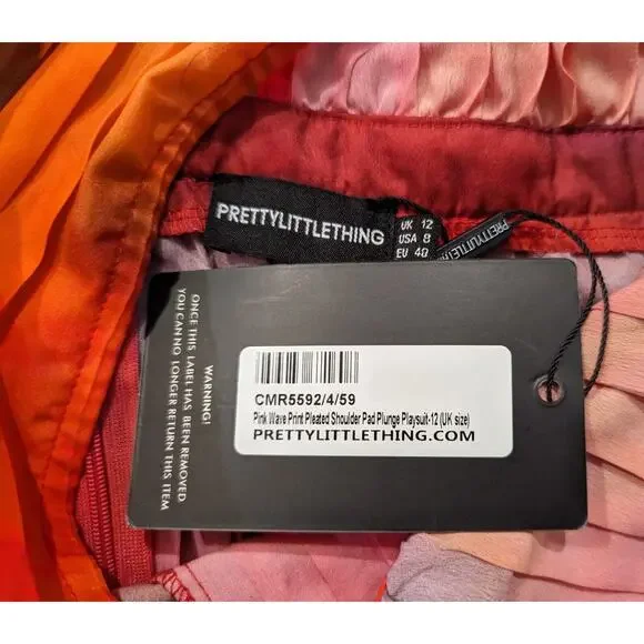 NWT Pretty Little Thing SZ 8 Women's Plunge Neckline Romper shorts 1pc F5 - Picture 2 of 3